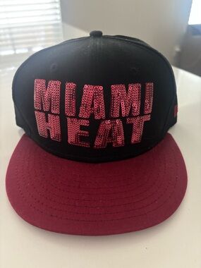 Miami Heat Sequin Logo Woman Snapback Hat - Black & Red
